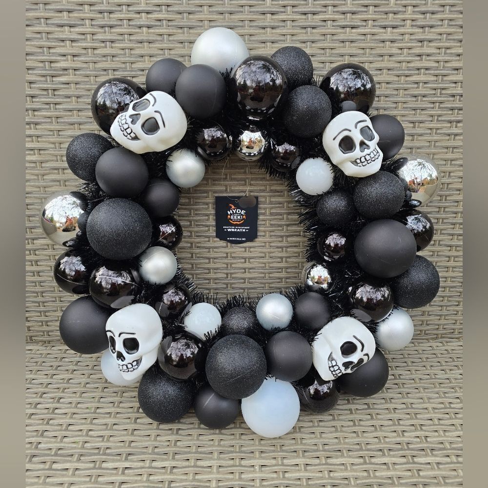 Target Halloween Wreath Shatterproof Bulbs & Skulls Hyde & Eek Black  16…
